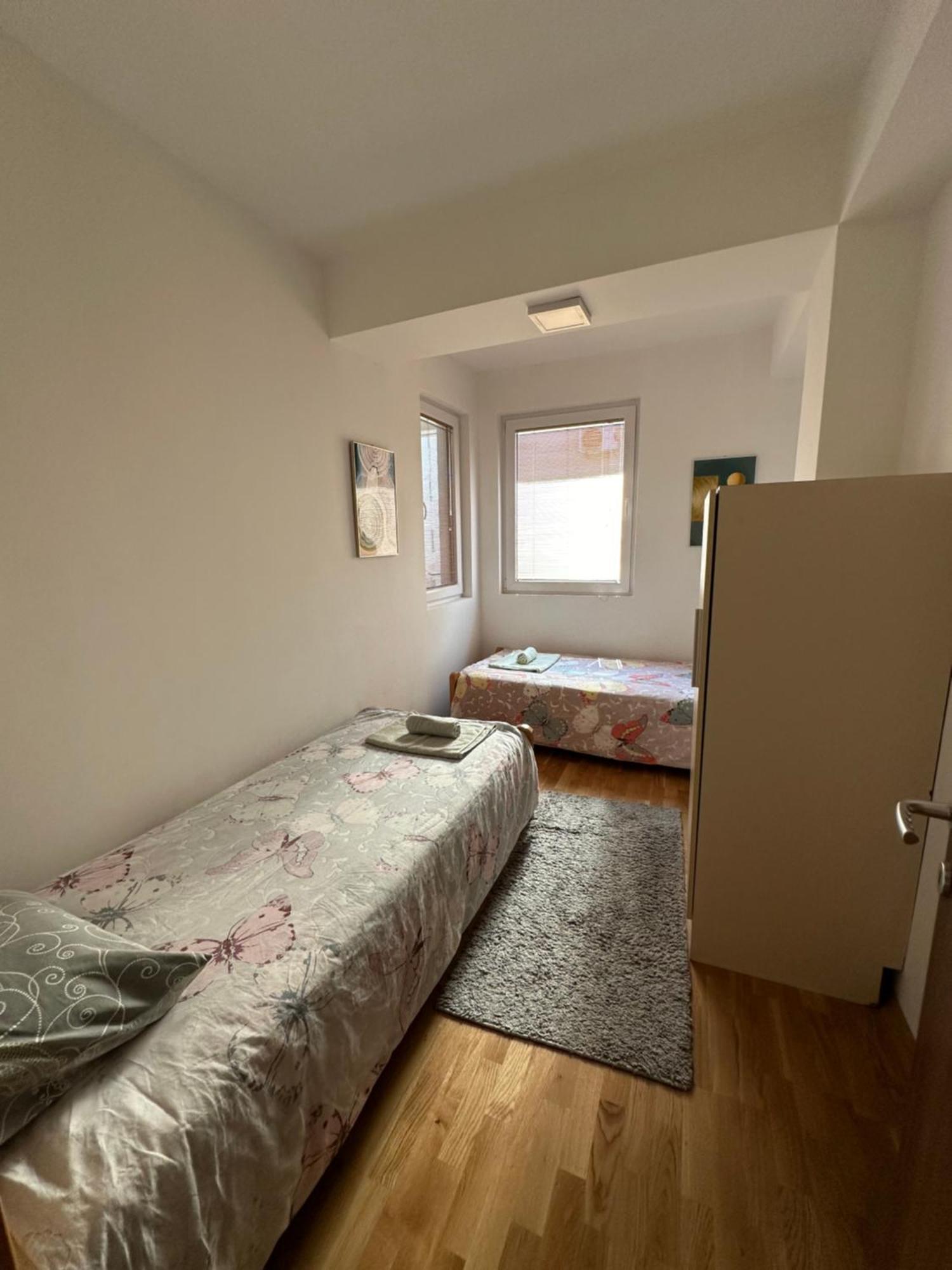 Ira'S 2 Bedroom Central Place With Private Parking Skopje Exterior photo