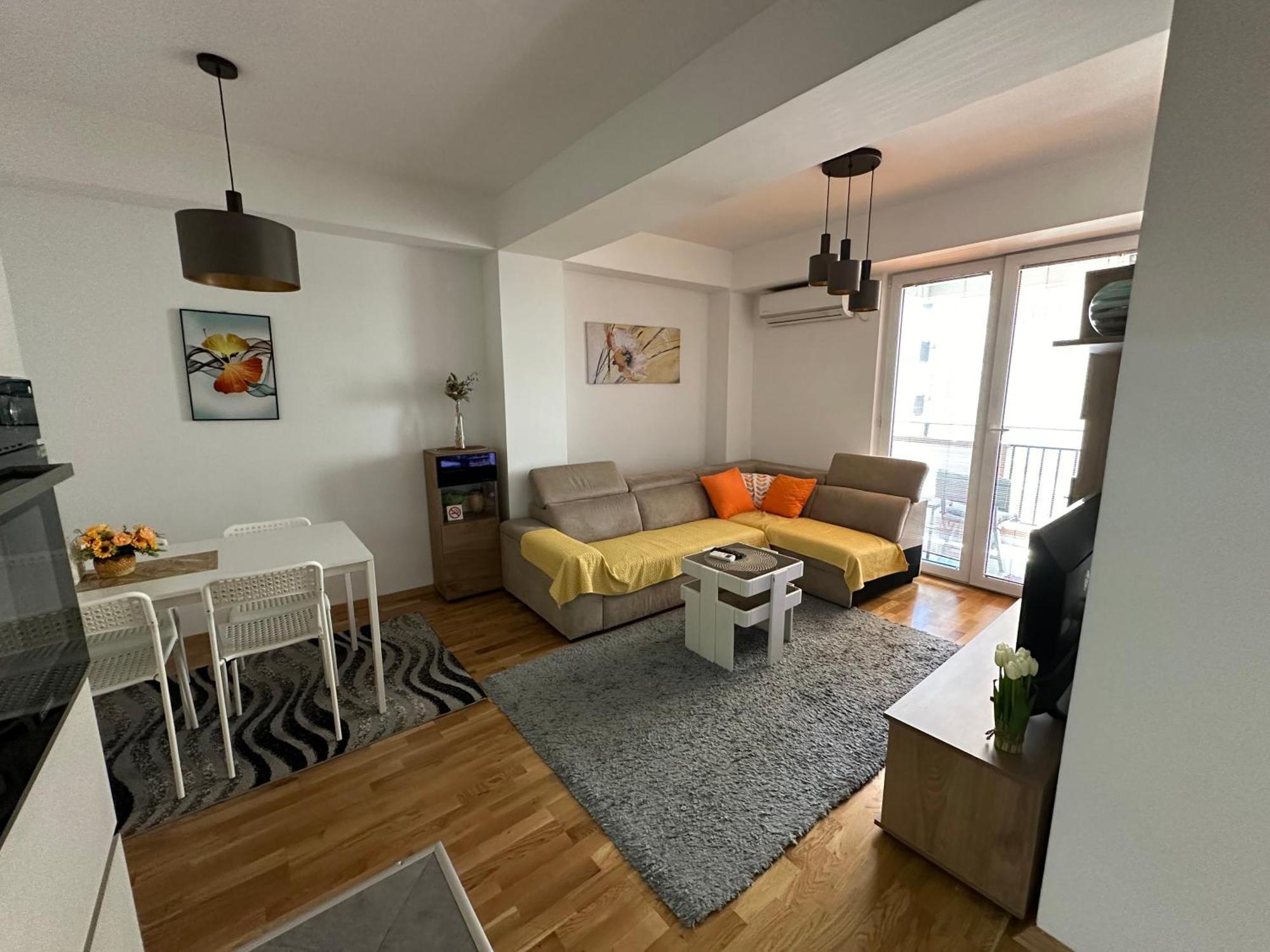 Ira'S 2 Bedroom Central Place With Private Parking Skopje Exterior photo